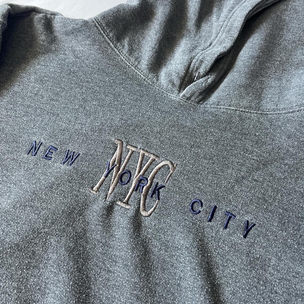 Vintage 90s Men's Gray NYC Embroidered Hoodie
